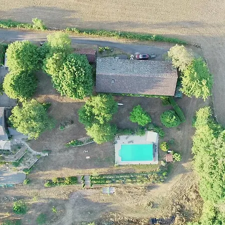 'a La Campagne' Met Gedeeld Zwembad. Dom wakacyjny